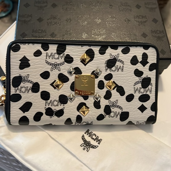 MCM Limited Edition x Loveless Collection Long Zippy Wallet, Dustbag, & Box NWT - Picture 1 of 13
